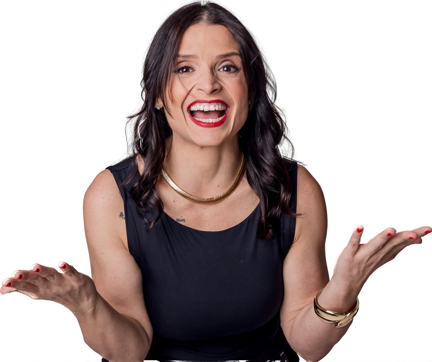 Cynthia Dell'Isola de braços abertos, sorrindo